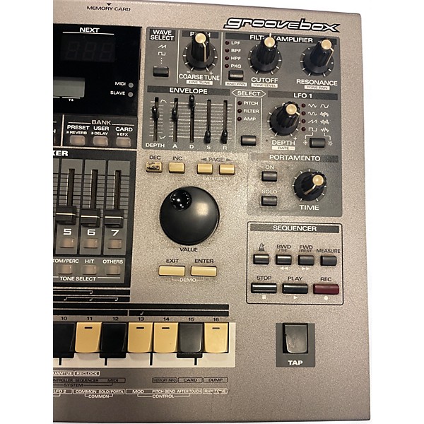 Used Roland MC-505 GROOVEBOX Drum Machine | Guitar Center