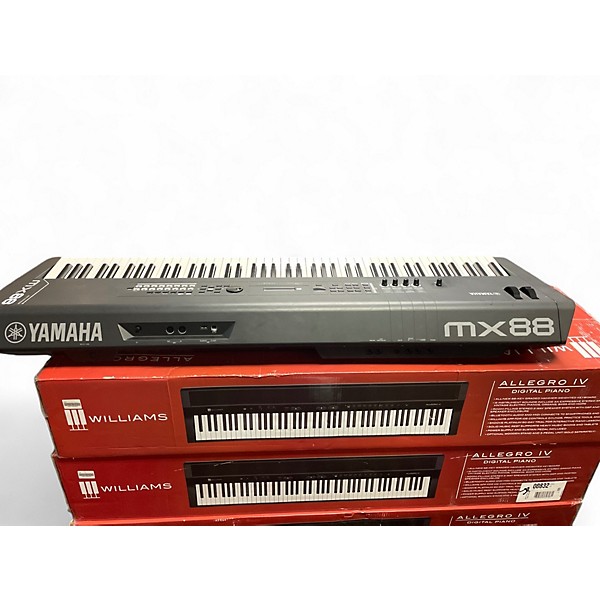 Used Yamaha MX88BK Synthesizer