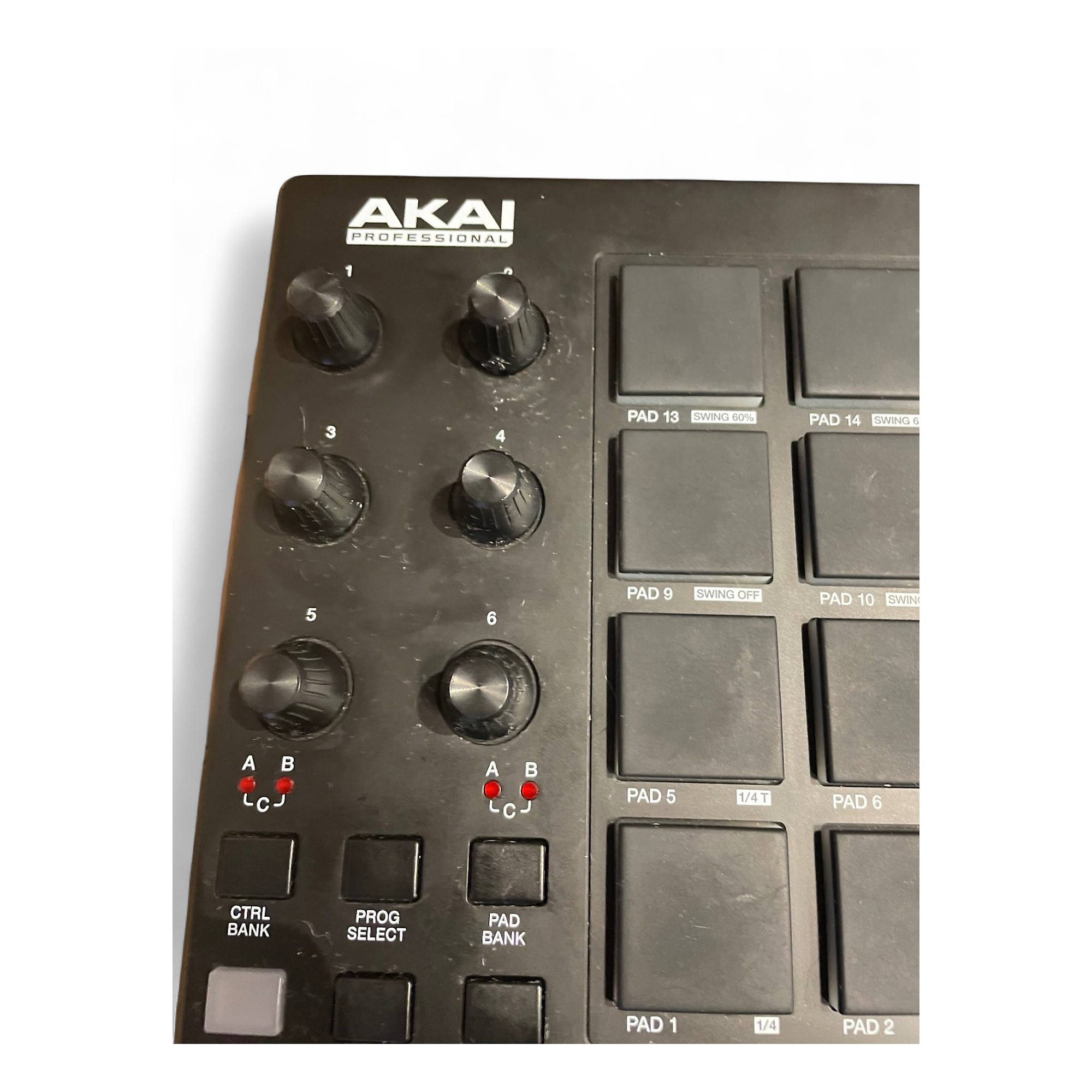 ＡＫＡＩ 　ＭＰＤ218　【中古品】 Akai MPD218 MIDI Pad Controller - Vintage King