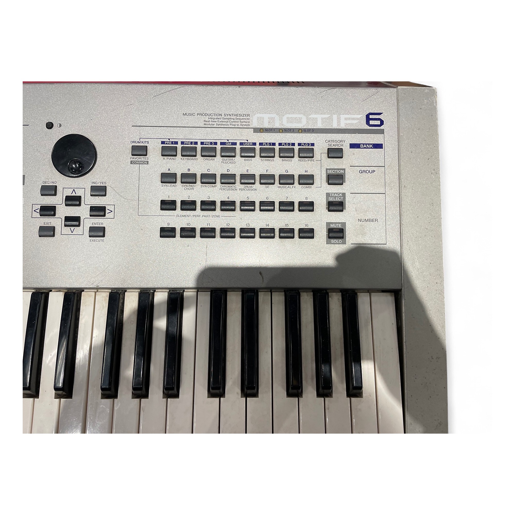 Used Yamaha Motif 6 61 Key Keyboard Workstation | Guitar Center