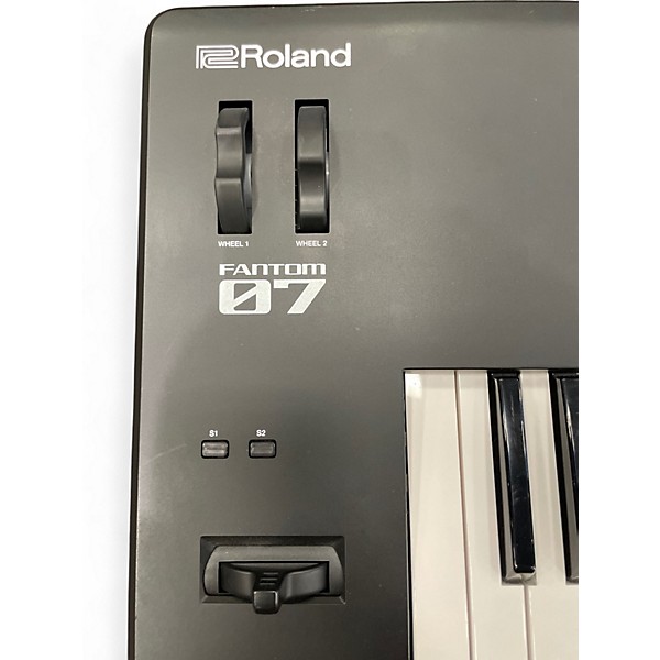 Used Roland Fantom 07 Keyboard Workstation