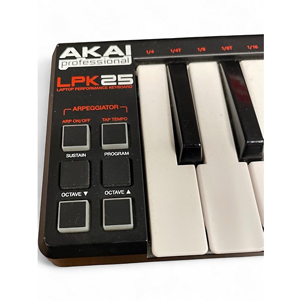 AKAI MPC LIVE MIDIコントローラーLPK25とケース付き 中古品 AKAI MPC LIVE MIDIコントローラーLPK25とケース付き 中古品
