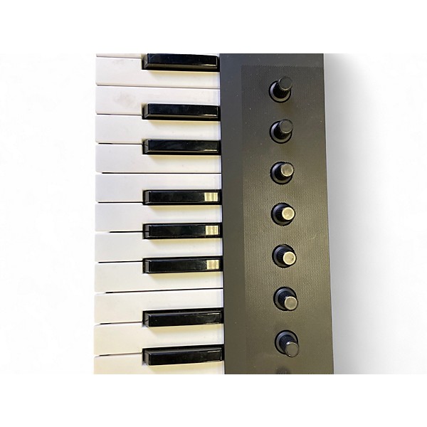 Used Native Instruments KOMPLETE KONTROL M32