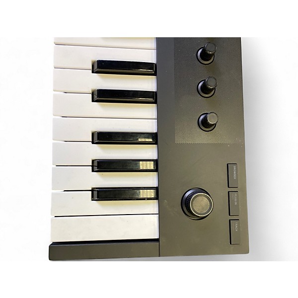 Used Native Instruments KOMPLETE KONTROL M32