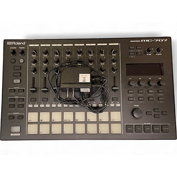 DJ機材 MC-707 GROOVEBOX  Roland L68914000000000-03-2000x2000.jpg