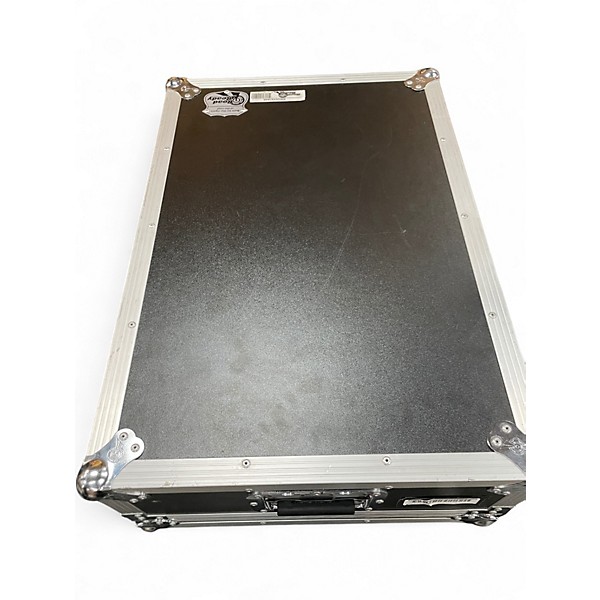 Used Mackie ONYX 1640 with Flight Case Unpowered Mixer