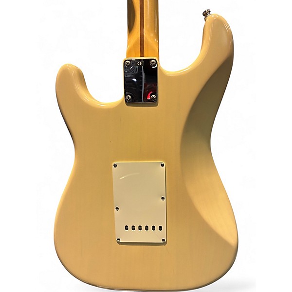 Used 2004 Fender American Standard Stratocaster Vintage White Solid Body Electric Guitar