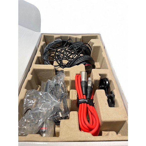 Used Focusrite Scarlett 2i2 Gen 3 studio pack