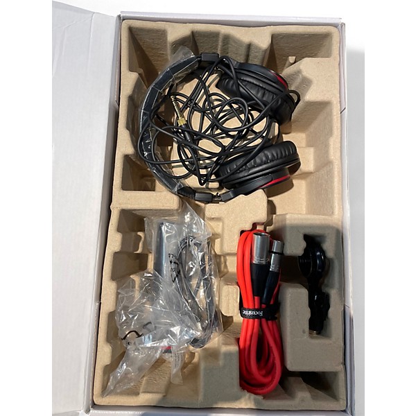 Used Focusrite Scarlett 2i2 Gen 3 studio pack