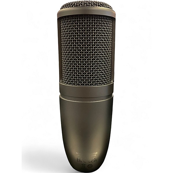 AKG P120のマイクとUMC202HD 使用回数が少なく、ほぼ新品同様です AKG P120のマイクとUMC202HD 使用回数が少なく、ほぼ新品同様