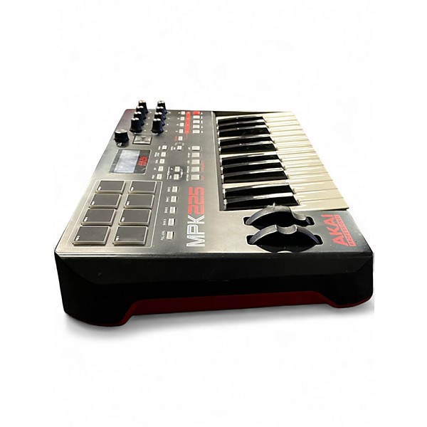 AKAI MPK225　中古品　本体のみ　 MIDIキーボード パッド付 Used Akai Professional MPK225 25-Key MIDI Controller