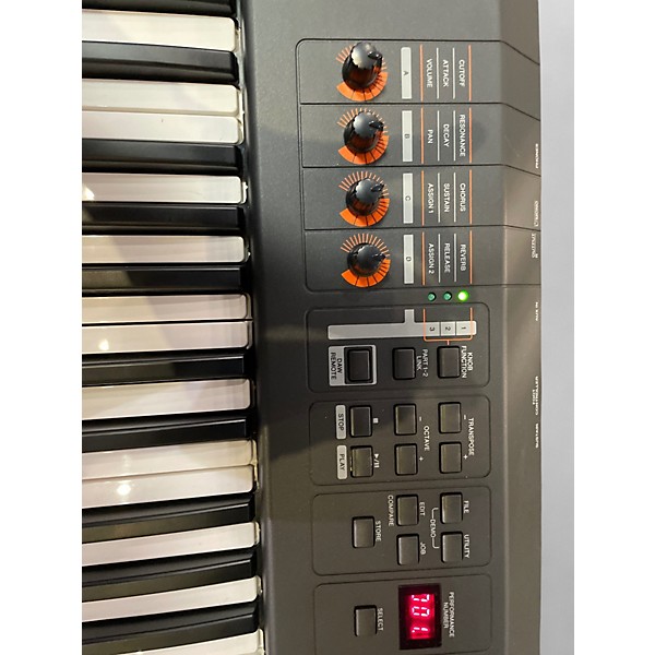 Used Yamaha MX61 61 Key Keyboard Workstation