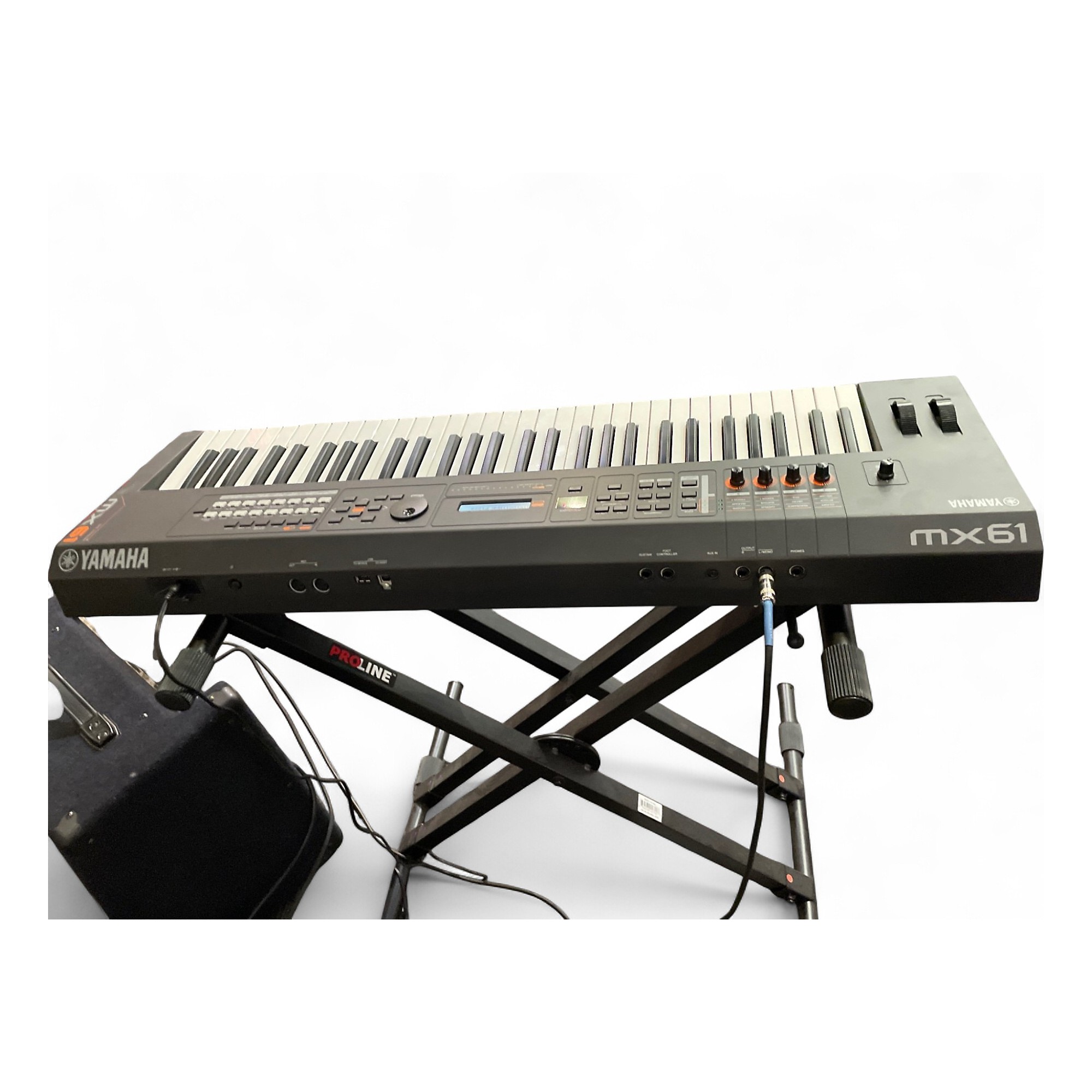 Used Yamaha MX61 61 Key Keyboard Workstation | Guitar Center