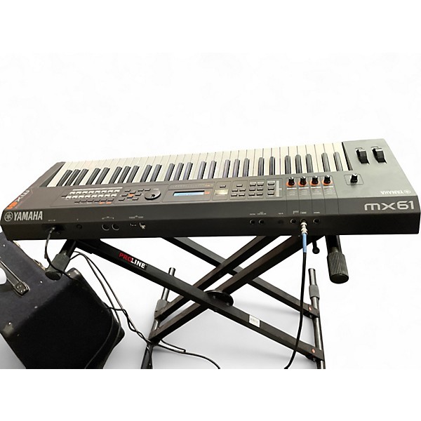 Used Yamaha MX61 61 Key Keyboard Workstation