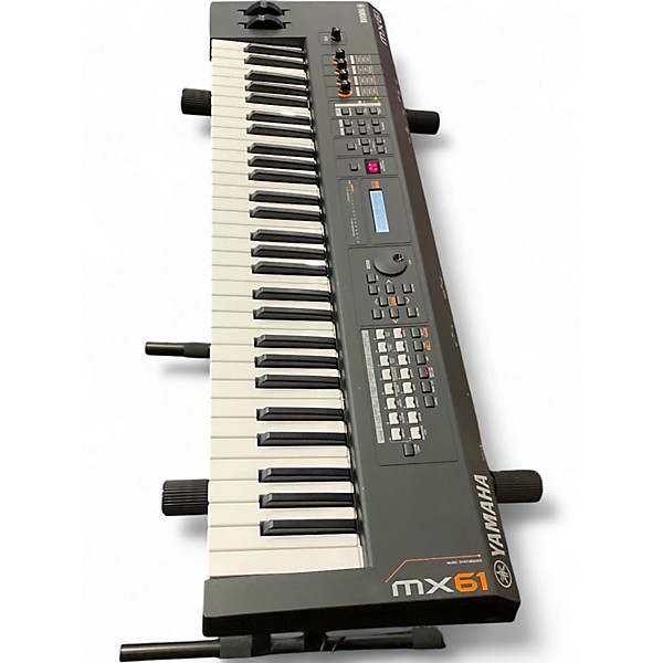 Used Yamaha MX61 61 Key Keyboard Workstation