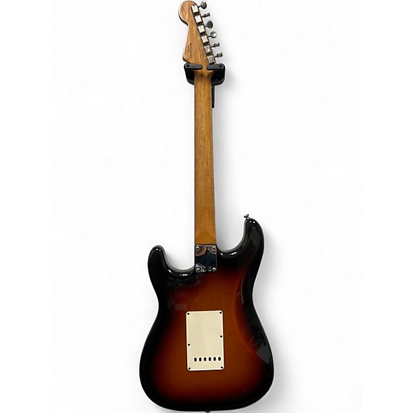 Used Fender Classic Series '60s Stratocaster 3 Color Sunburst Solid Body Electric Guitar