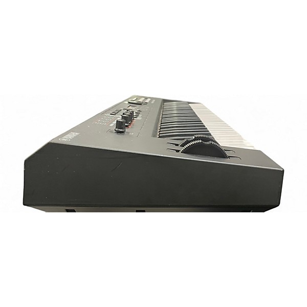 Used Yamaha MX61 61 Key Keyboard Workstation