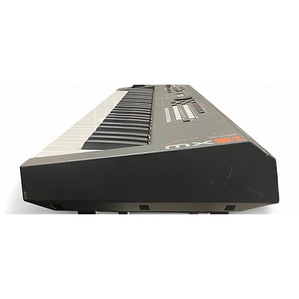 Used Yamaha MX61 61 Key Keyboard Workstation