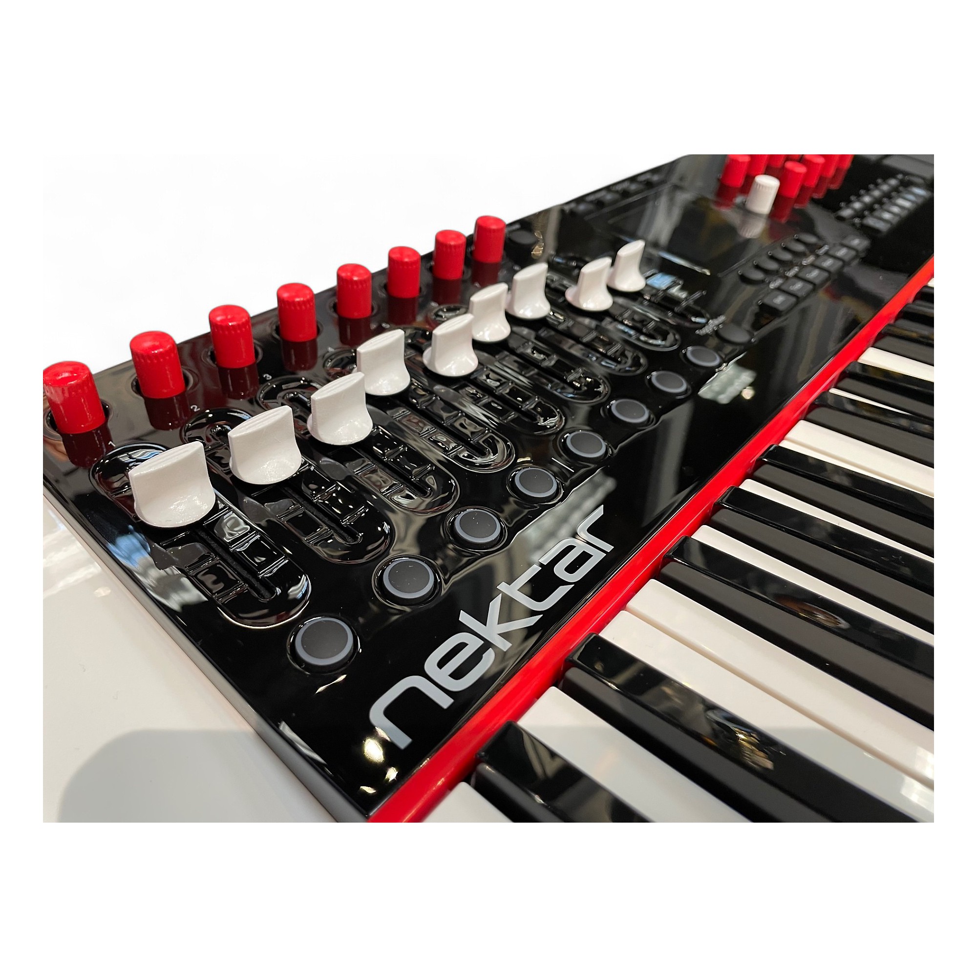 nektar Panorama P4 midiキーボード Nektar Panorama P4 and P6 ▷ Advanced MIDI Keyboard Controllers