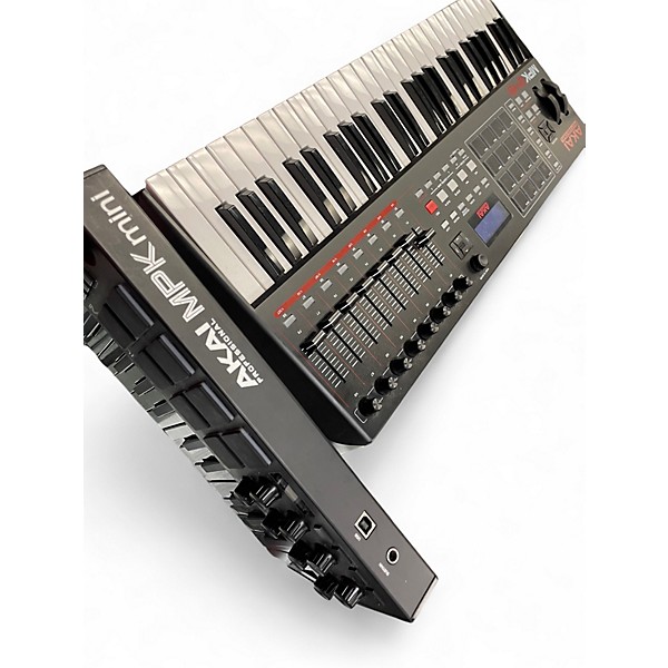 Used Akai Professional MPK Mini MIDI Controller | Guitar Center