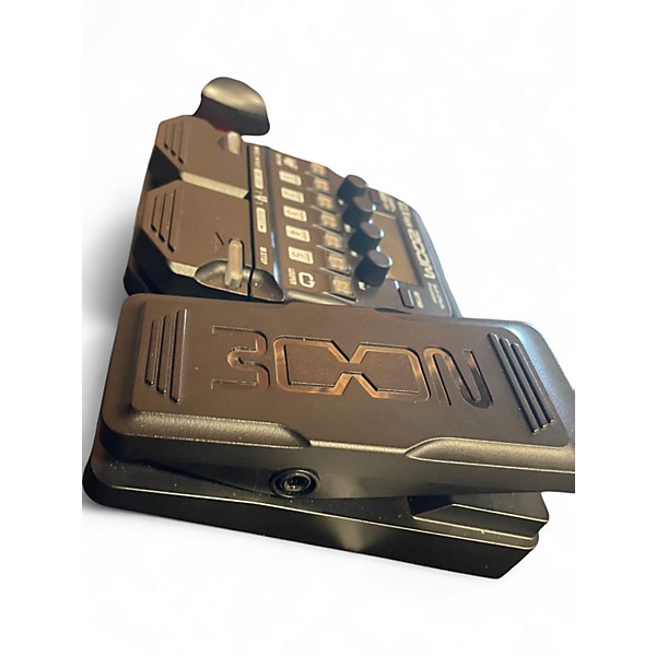 Used Zoom g1x four Effect Processor