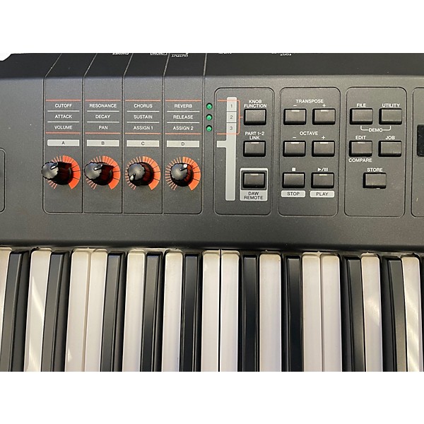 Used Yamaha MX61 61 Key Keyboard Workstation
