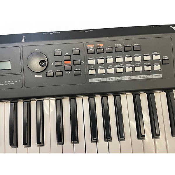 Used Yamaha MX61 61 Key Keyboard Workstation