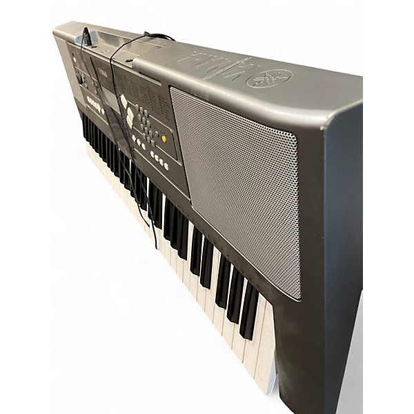 Used Yamaha YPT330 61 Key Portable Keyboard