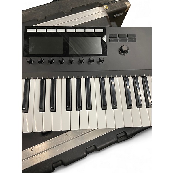 Used Native Instruments Komplete Kontrol S61 MK2 MIDI