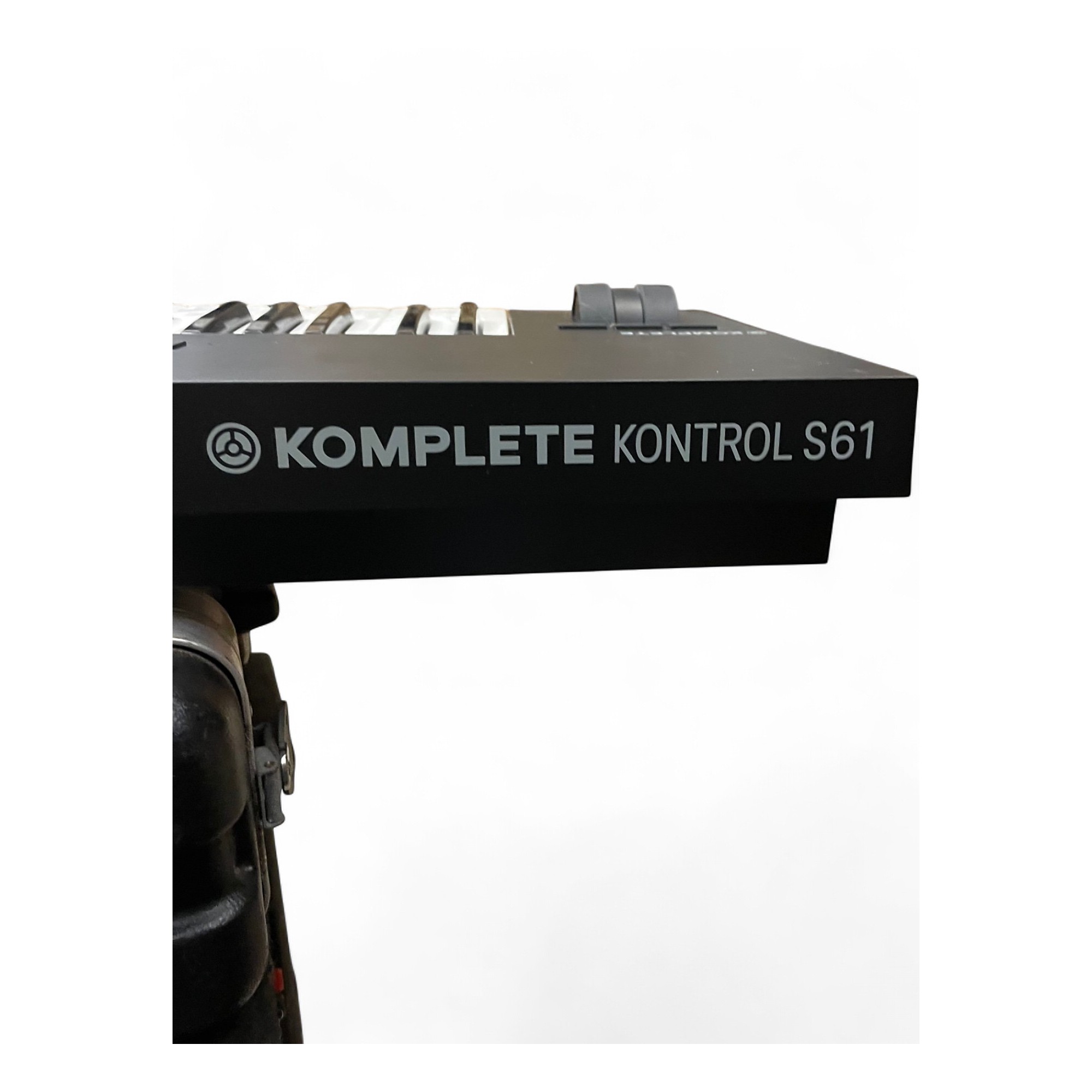 Used Native Instruments Komplete Kontrol S61 MK2 MIDI