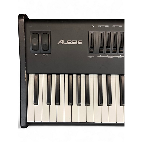Used Alesis QS8.1 Keyboard Workstation