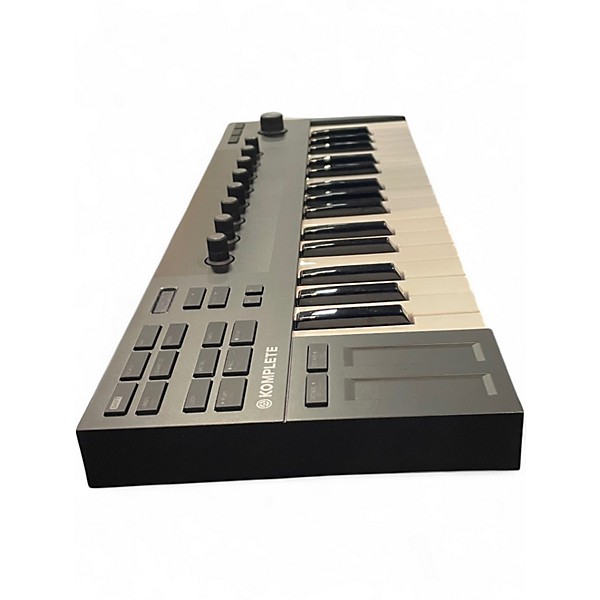 Used Native Instruments KOMPLETE KONTROL M32 MIDI Controller