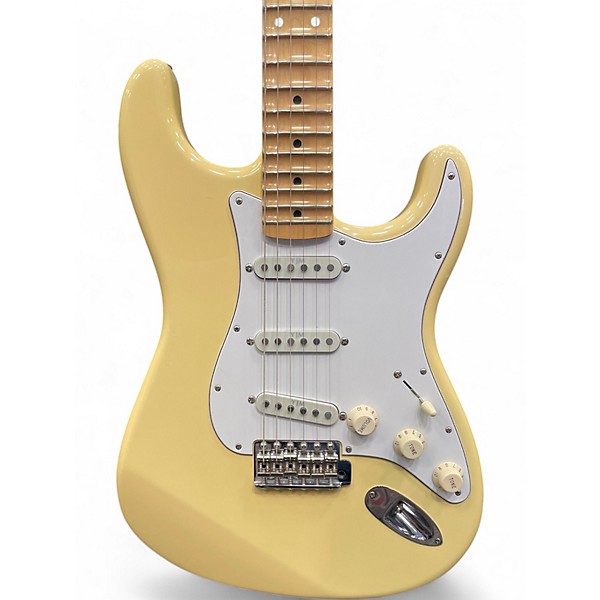 Used Fender Artist Series Yngwie Malmsteen Stratocaster Vintage White Solid Body Electric Guitar