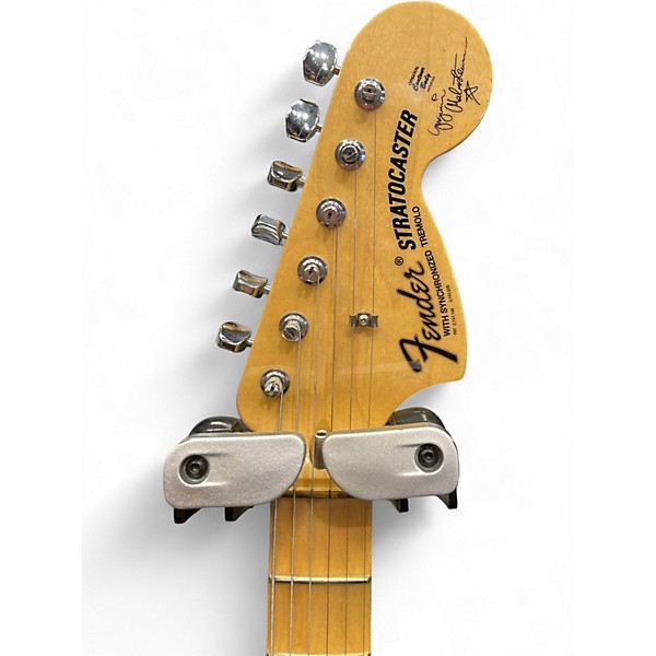 Used Fender Artist Series Yngwie Malmsteen Stratocaster Vintage White Solid Body Electric Guitar