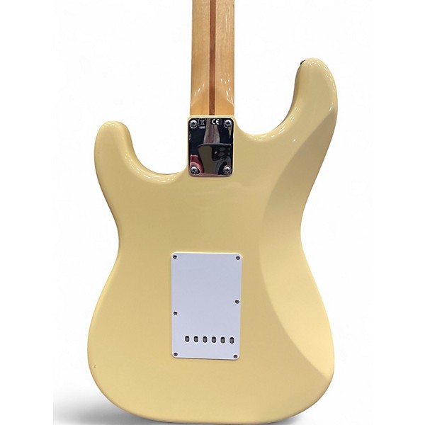 Used Fender Artist Series Yngwie Malmsteen Stratocaster Vintage White Solid Body Electric Guitar