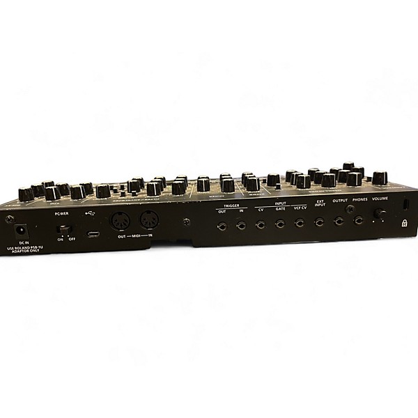 Used Roland SE02 Synthesizer