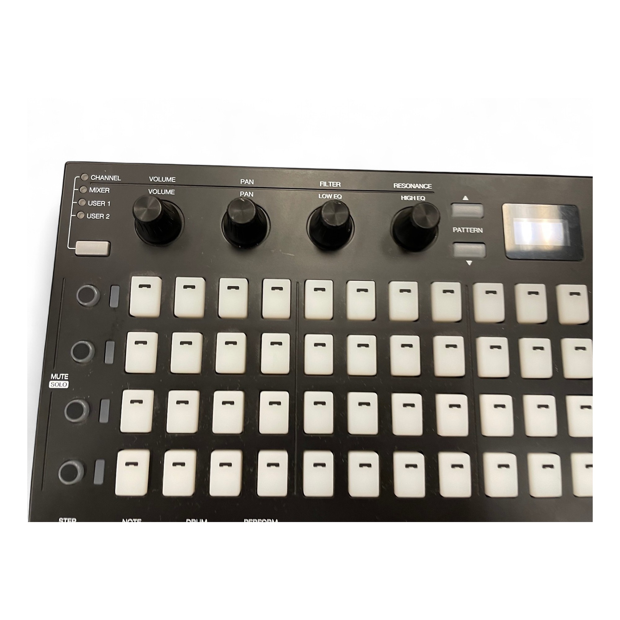 AKAI FIRE MIDIコントローラー Amazon.com: AKAI Professional Fire (Controller Only) – USB