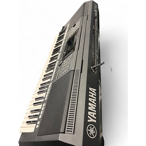 Used Yamaha PSRS750 61 Key Arranger Keyboard