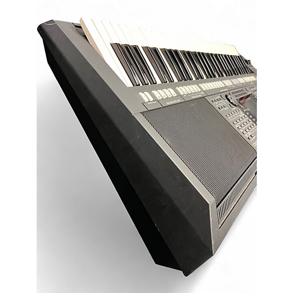 Used Yamaha PSRS750 61 Key Arranger Keyboard