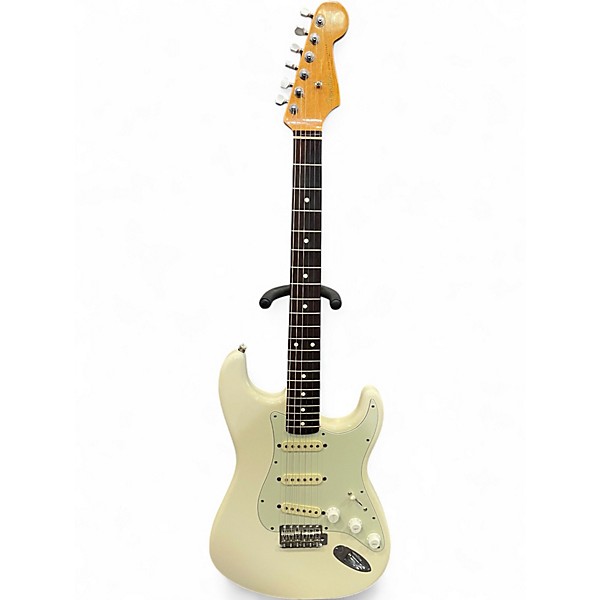 Used 2021 Fender Classic Series '60s Stratocaster White Solid Body Electric Guitar