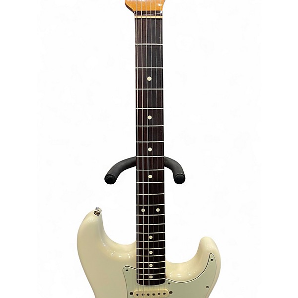 Used 2021 Fender Classic Series '60s Stratocaster White Solid Body Electric Guitar