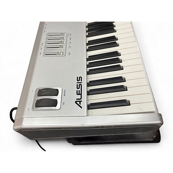 Used Alesis QS8.2 Keyboard Workstation