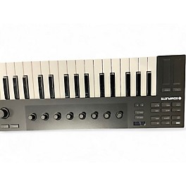 Used Native Instruments KOMPLETE KONTROL M32