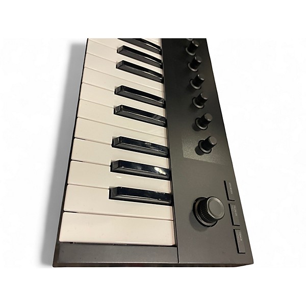 Used Native Instruments KOMPLETE KONTROL M32