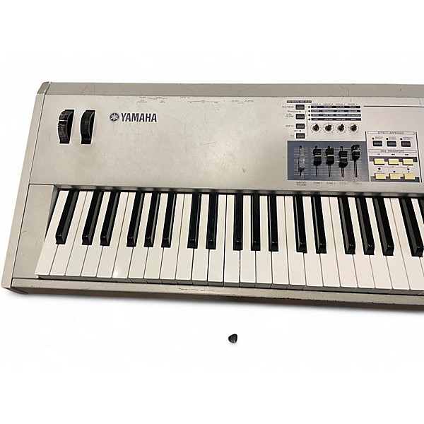 Used Yamaha MO8 88 Key Keyboard Workstation