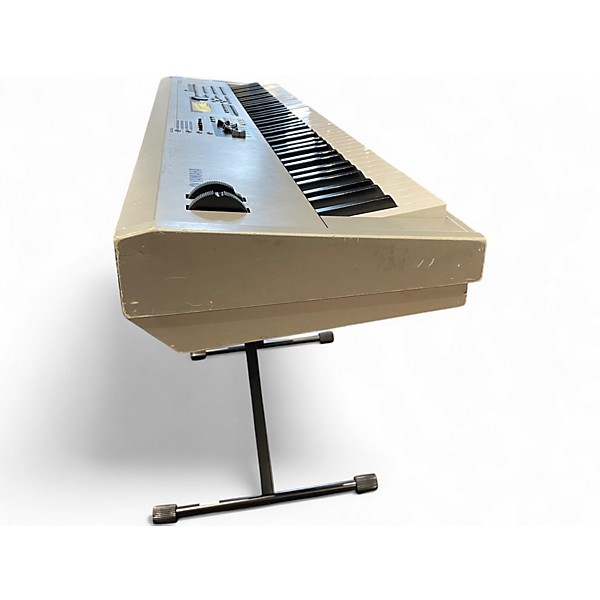 Used Yamaha MO8 88 Key Keyboard Workstation