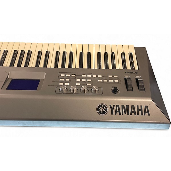 Used Yamaha MM6 61 Key Keyboard Workstation | Guitar Center