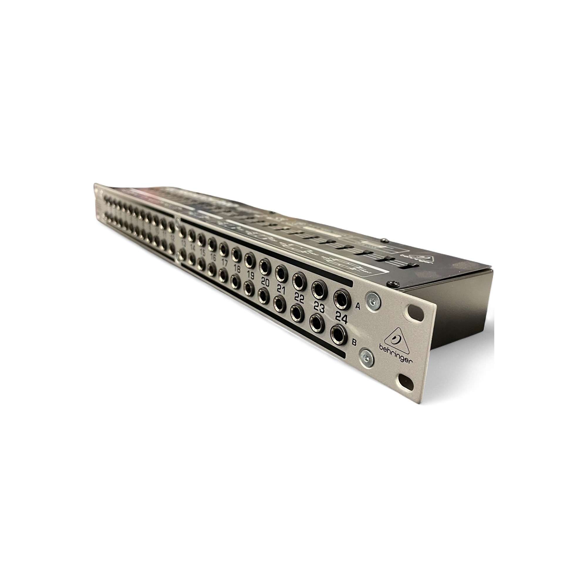 Used Behringer PX3000 Ultrapatch Pro Patch Bay | Guitar Center