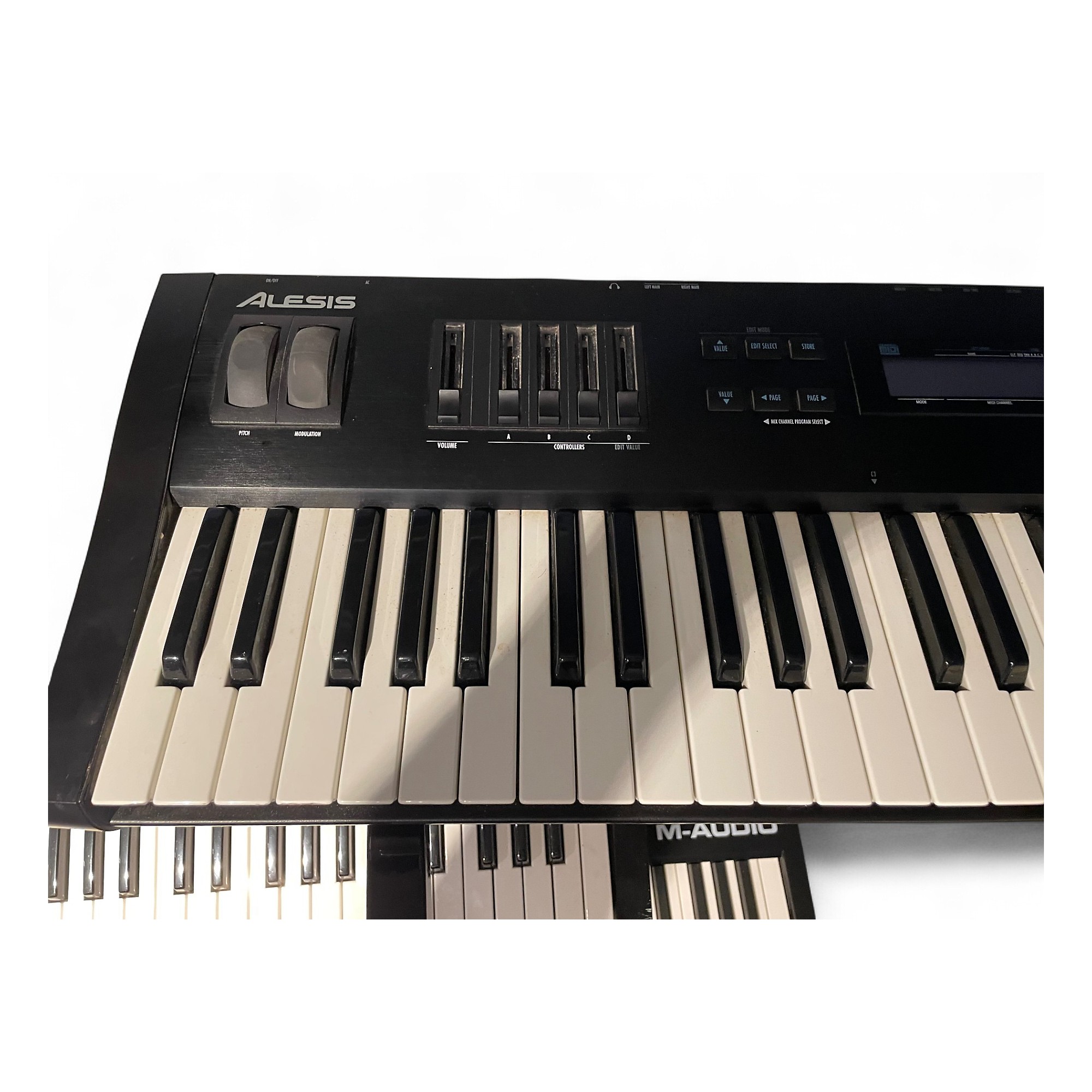ALESIS QS6.1 アレシス シンセサイザー ケース付き Alesis QS6.1 | Vintage Synth Explorer