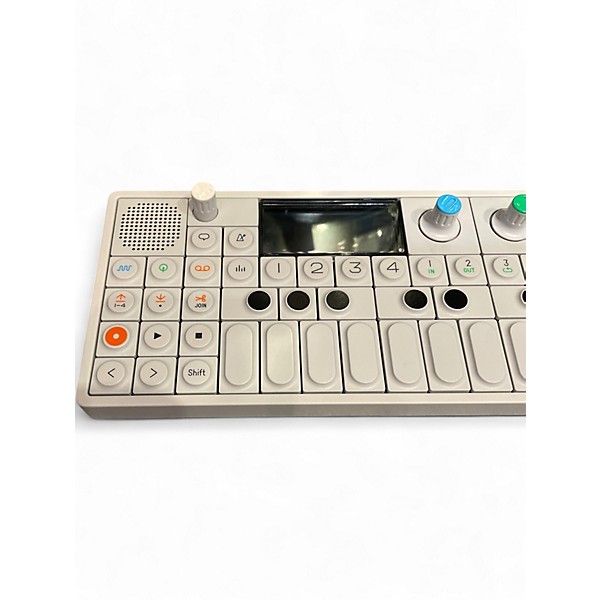 鍵盤楽器 op-1 teenage engineering Teenage Engineering OP-1 Field Portable Synthesizer - White
